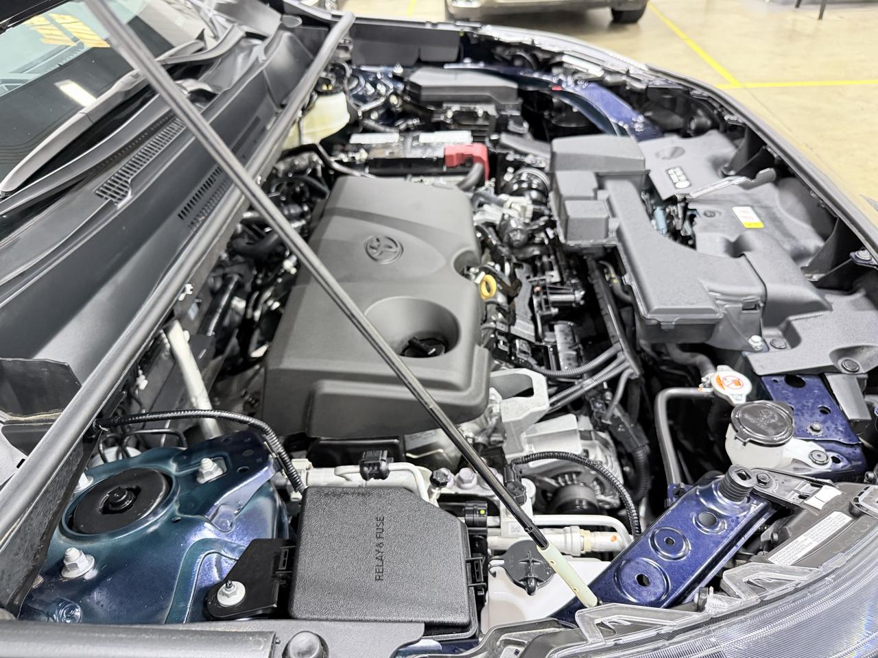 Toyota RAV4 XLE Premium FWD (Natl) 2025