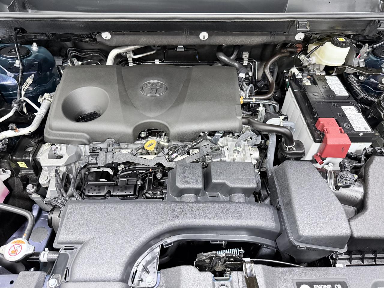 Toyota RAV4 XLE Premium FWD (Natl) 2025