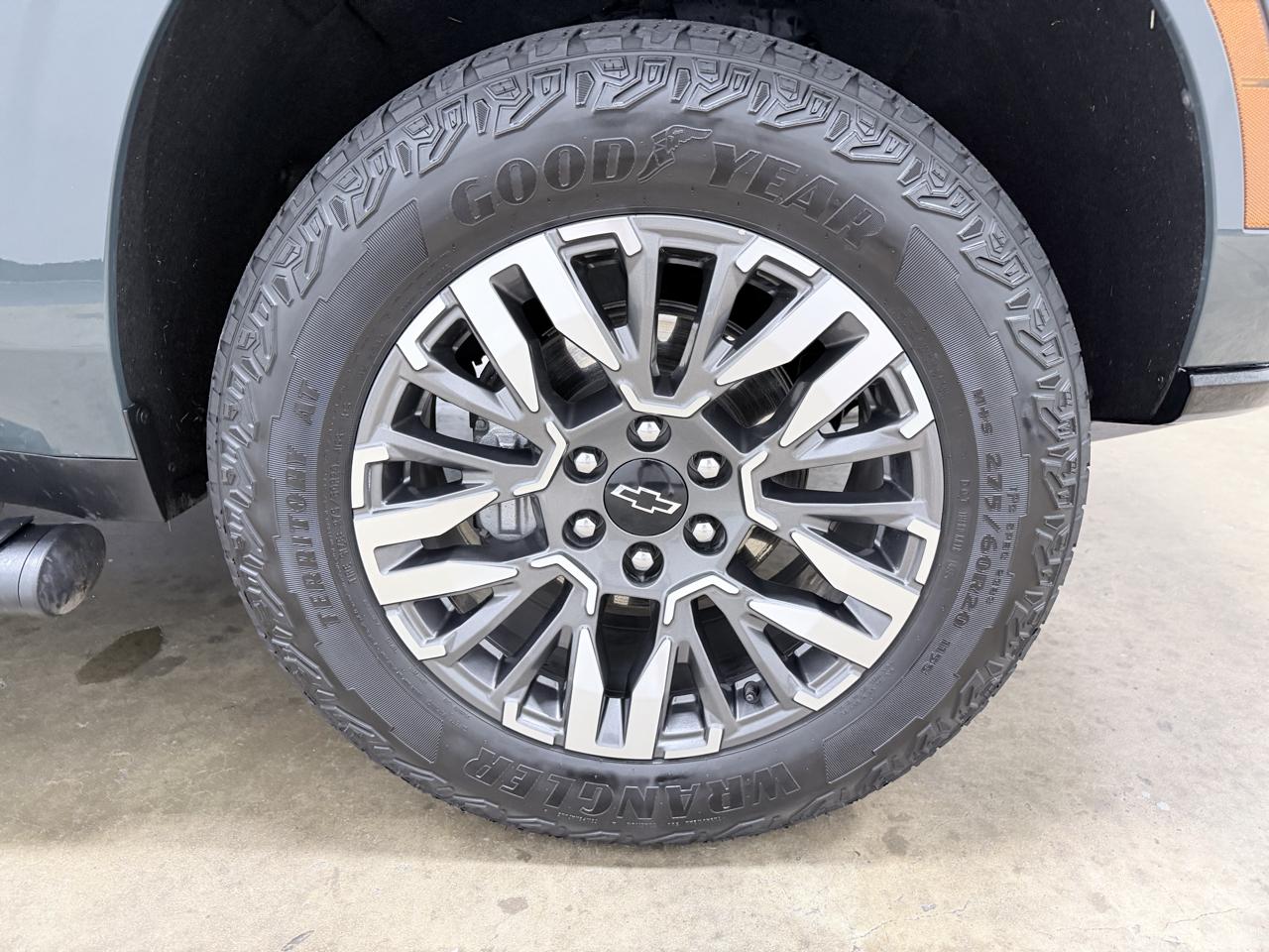 Chevrolet Suburban 4WD 4dr Z71 2025