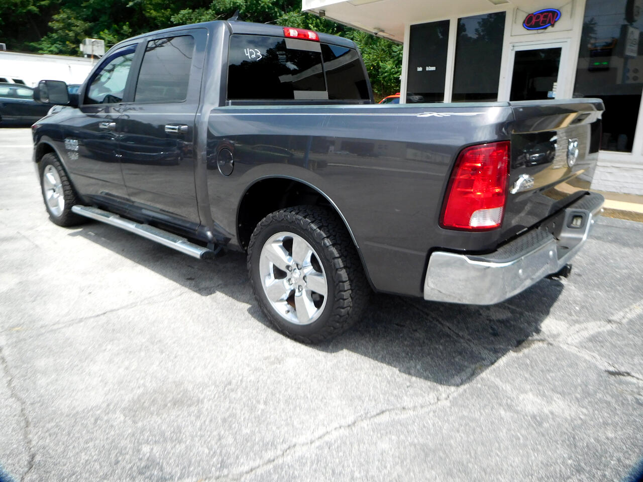 RAM 1500 SLT Crew Cab SWB 2WD 2017