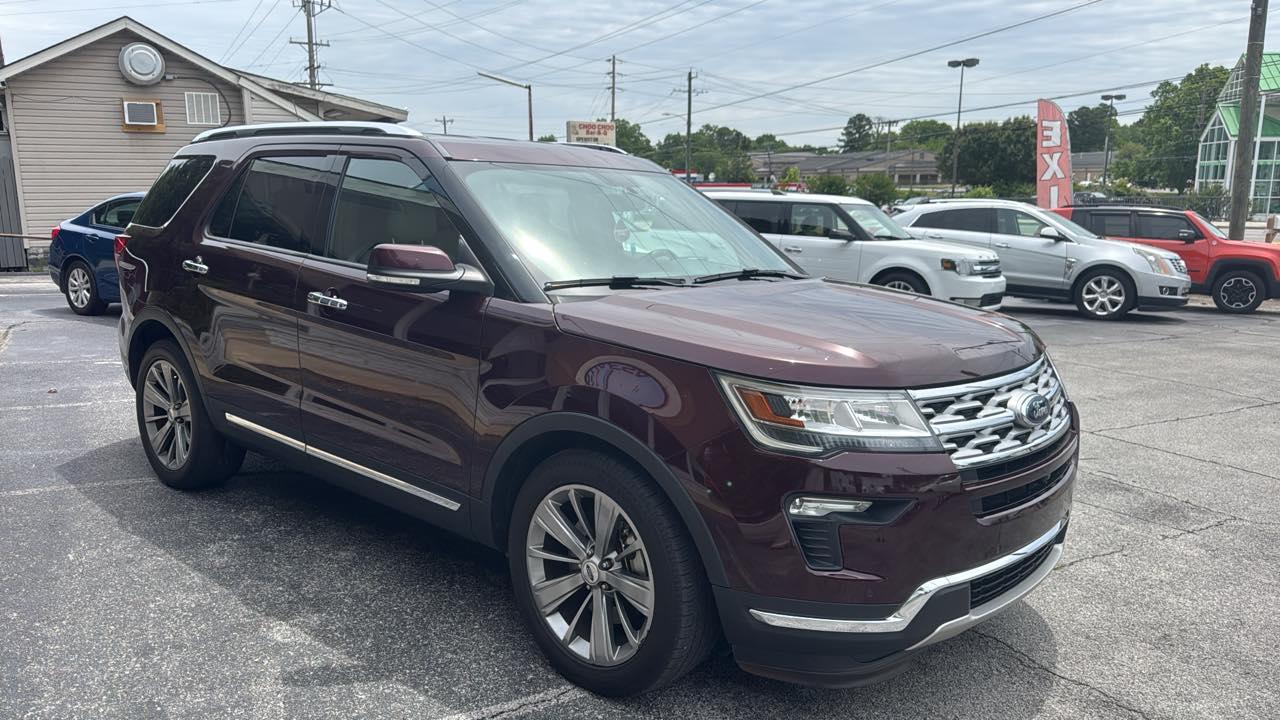 Ford Explorer photo 2
