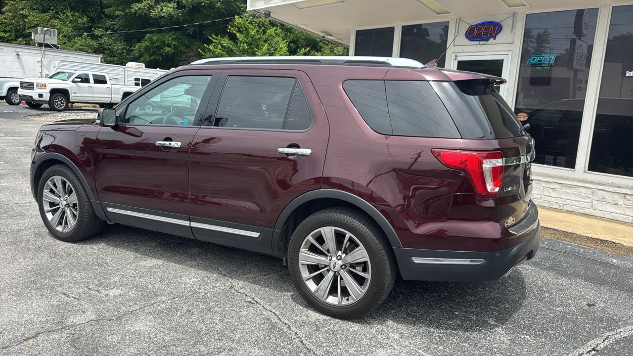 Ford Explorer photo 4