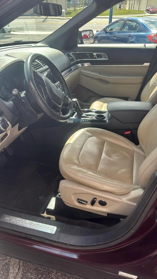 Ford Explorer photo 6