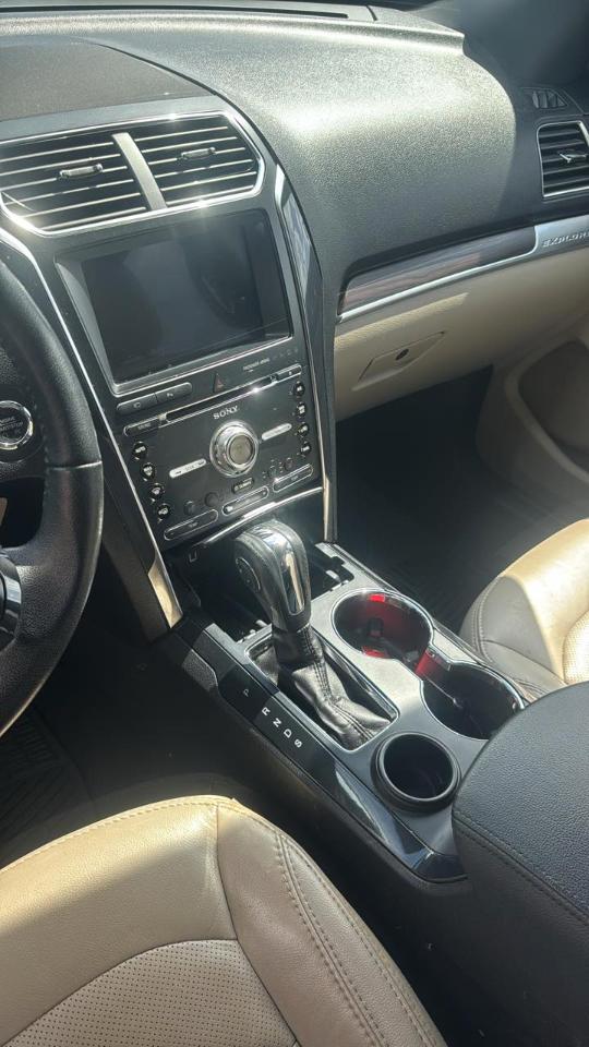 Ford Explorer photo 7