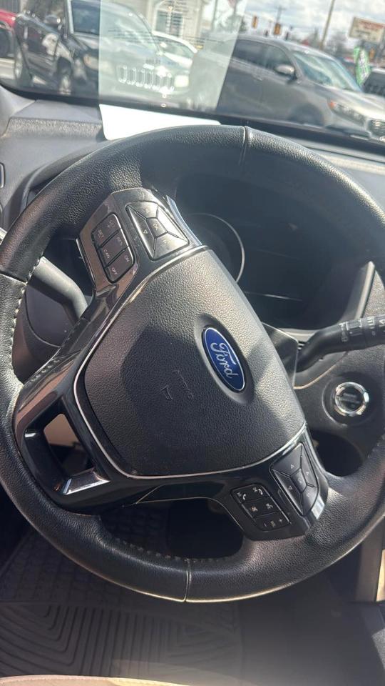 Ford Explorer photo 11