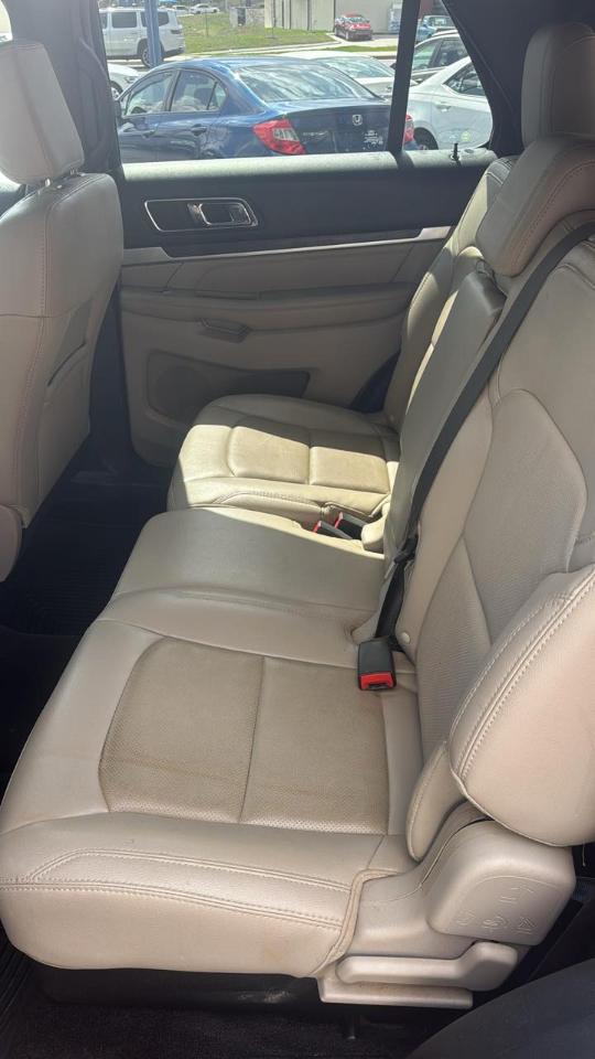 Ford Explorer photo 12