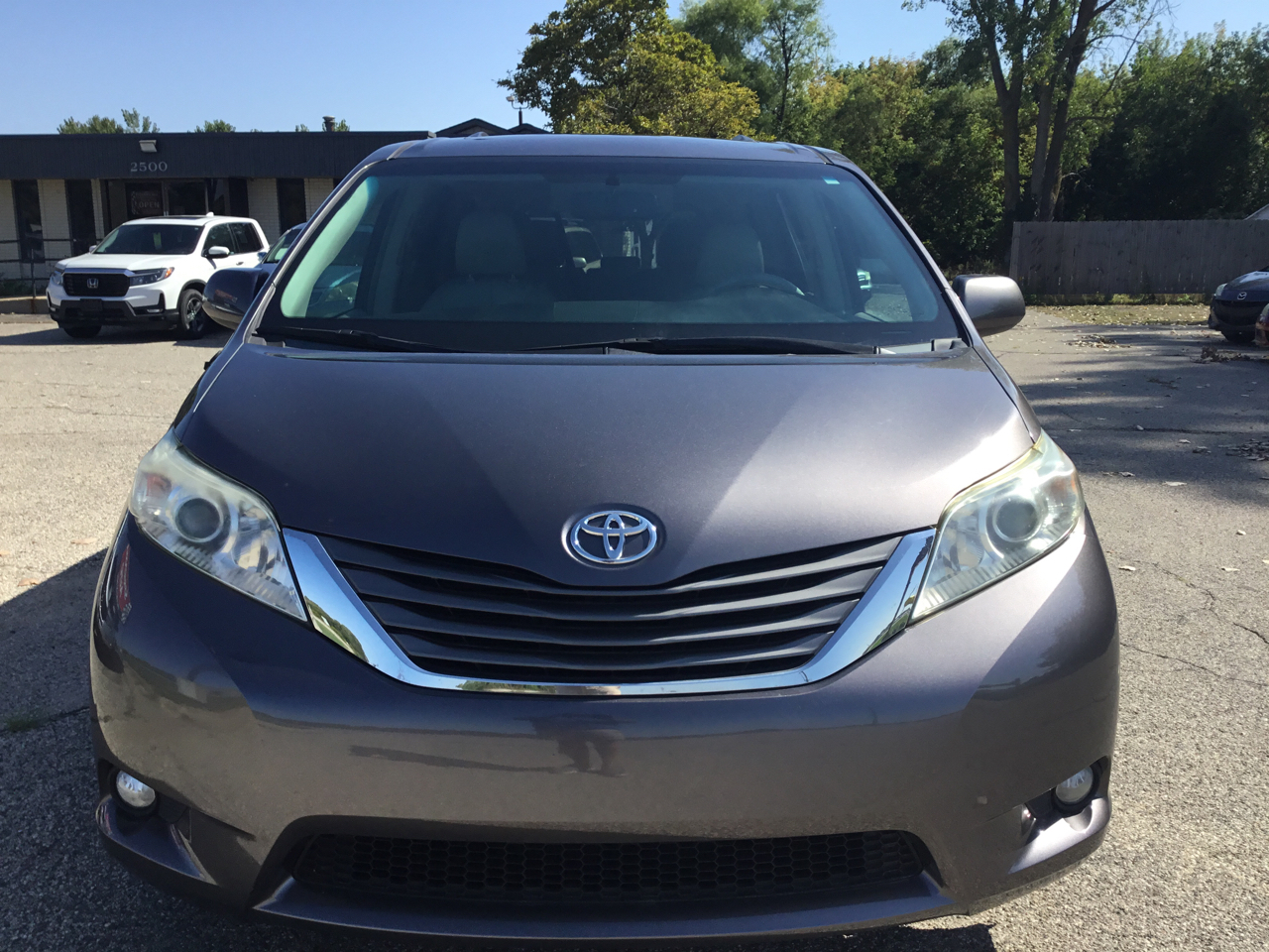 2011 Toyota Sienna XLE photo 2