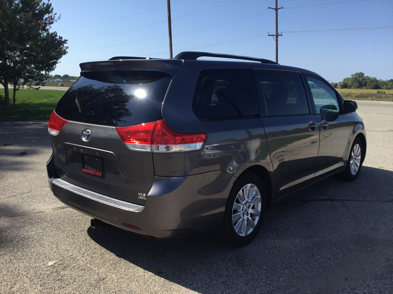 2011 Toyota Sienna XLE photo 5