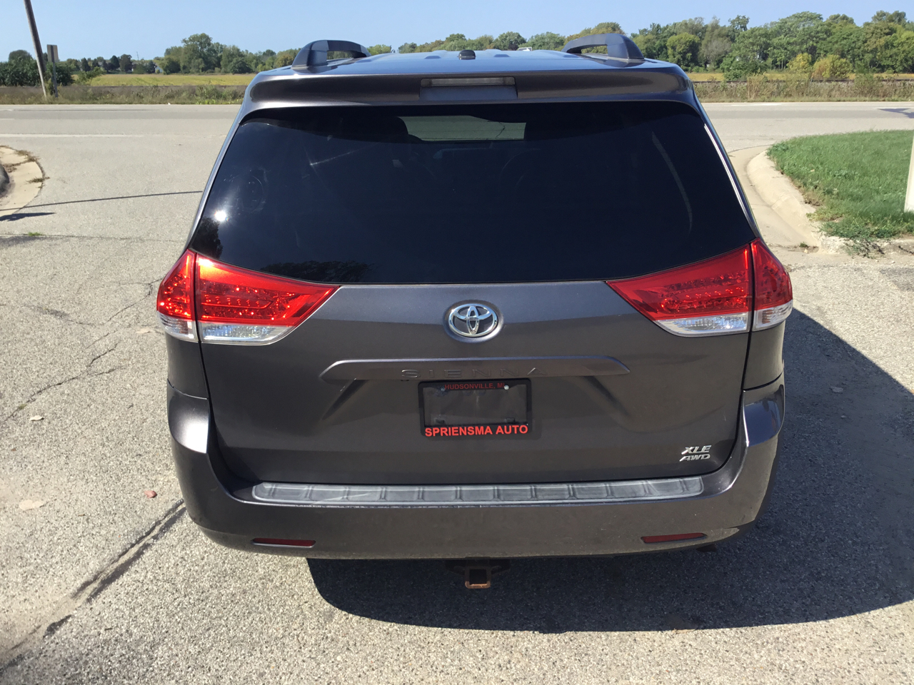 2011 Toyota Sienna XLE photo 6