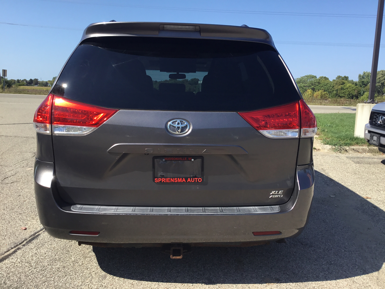 2011 Toyota Sienna XLE photo 7