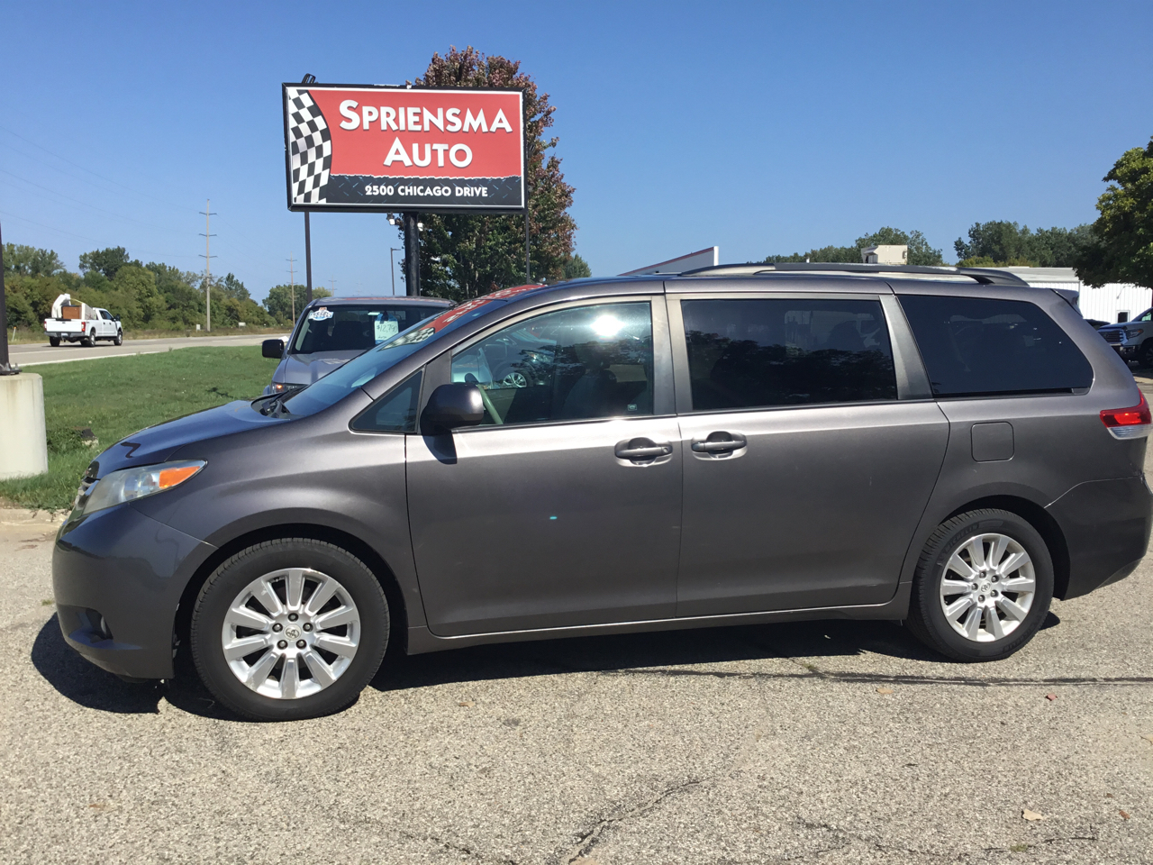 2011 Toyota Sienna XLE photo 10