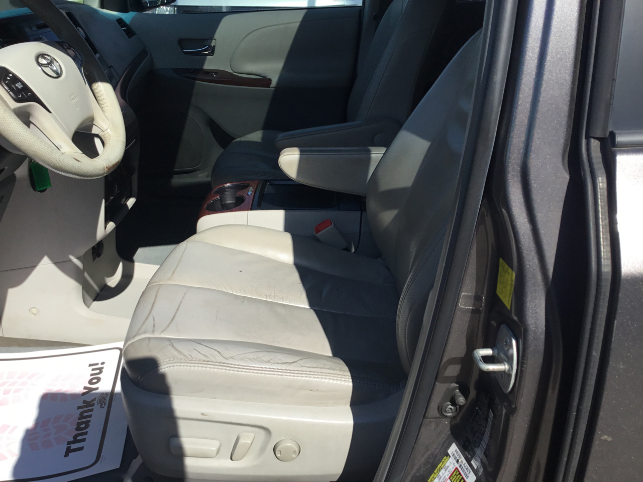 2011 Toyota Sienna XLE photo 13