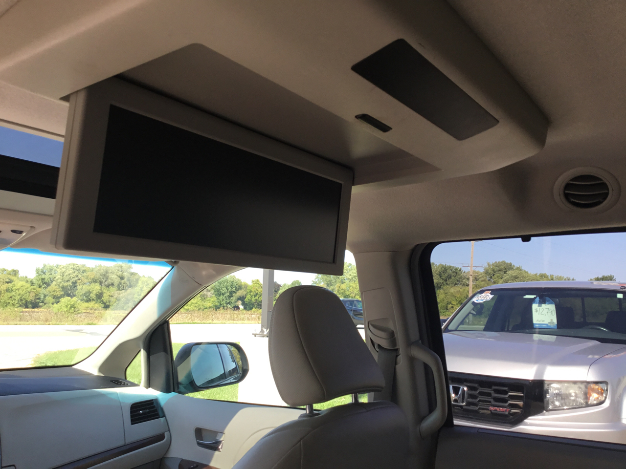 2011 Toyota Sienna XLE photo 18