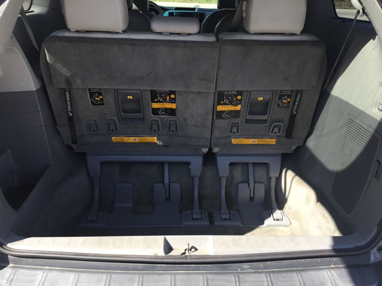2011 Toyota Sienna XLE photo 22