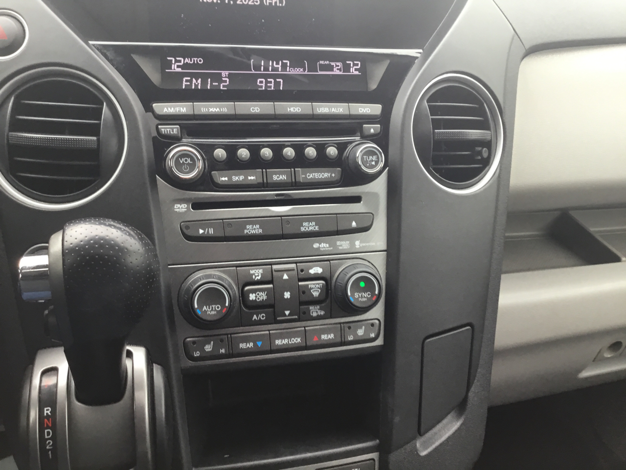 Honda Pilot Touring 4WD 5-Spd AT with DVD 2015