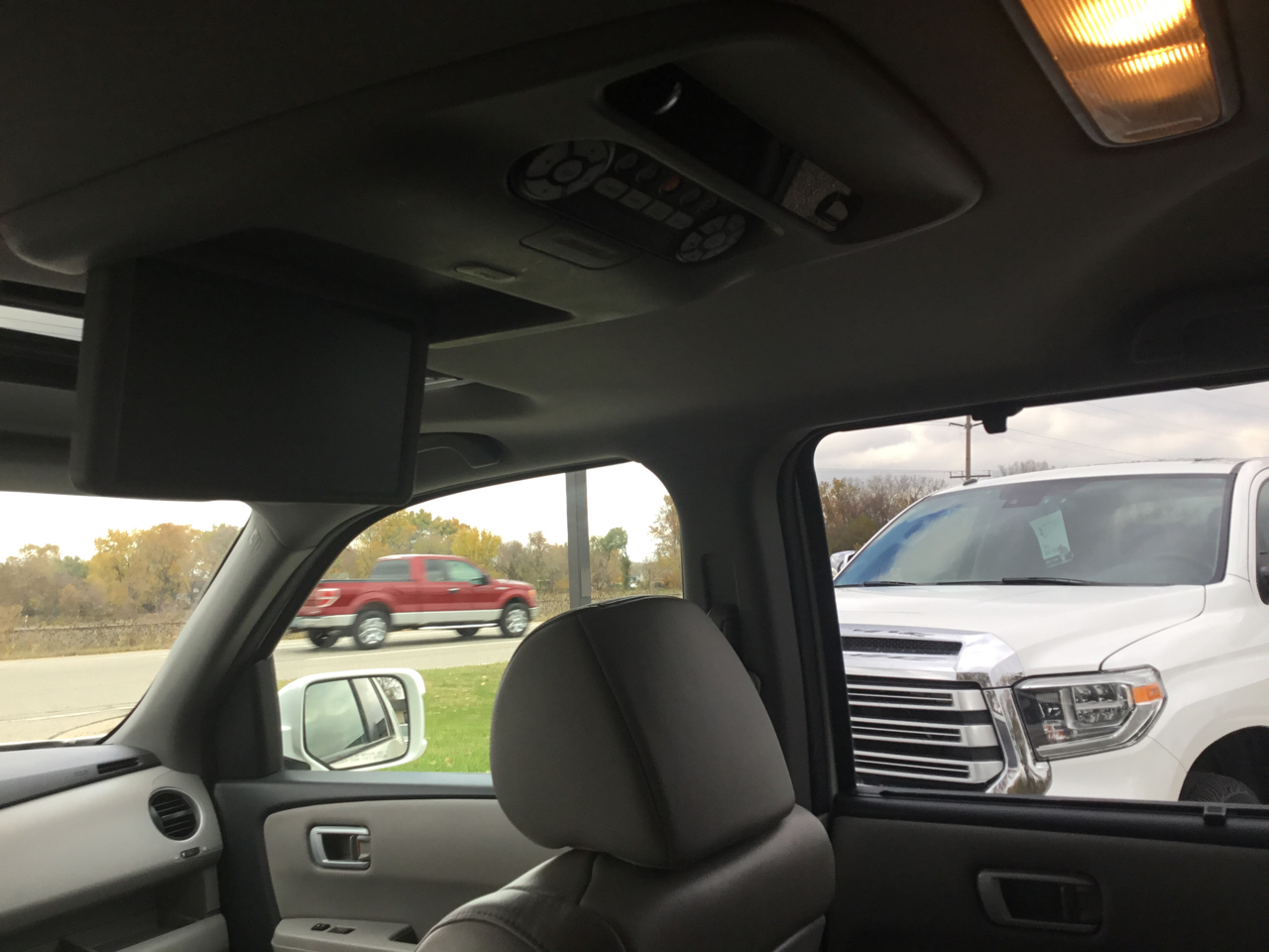 Honda Pilot Touring 4WD 5-Spd AT with DVD 2015