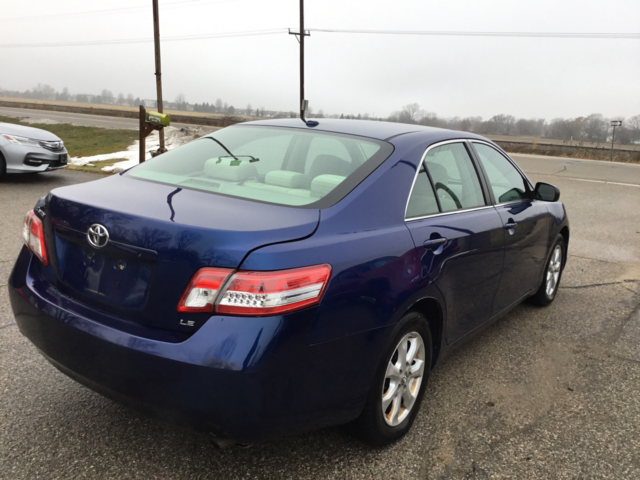 Toyota Camry Base 6-Spd AT 2011