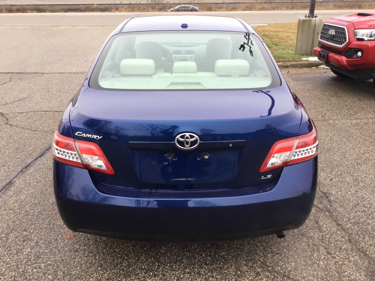 Toyota Camry Base 6-Spd AT 2011