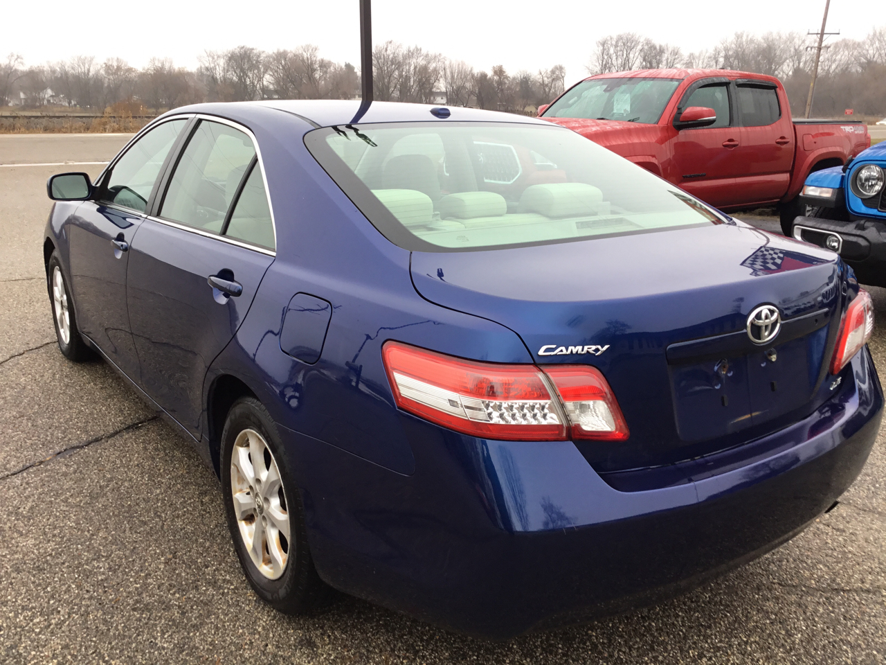 Toyota Camry Base 6-Spd AT 2011