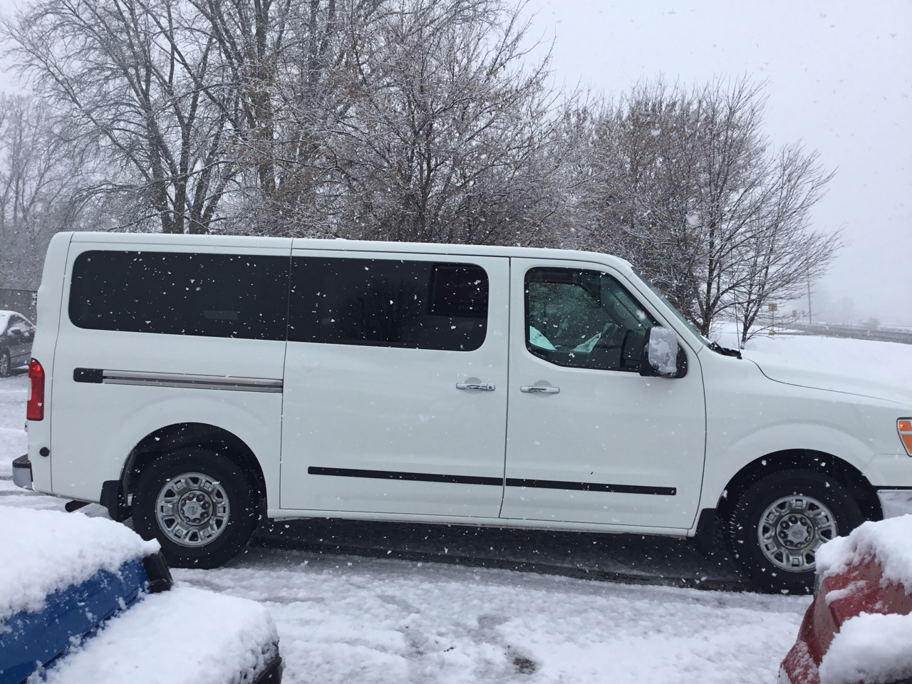 Nissan NV Passenger 3500 S V8 2016