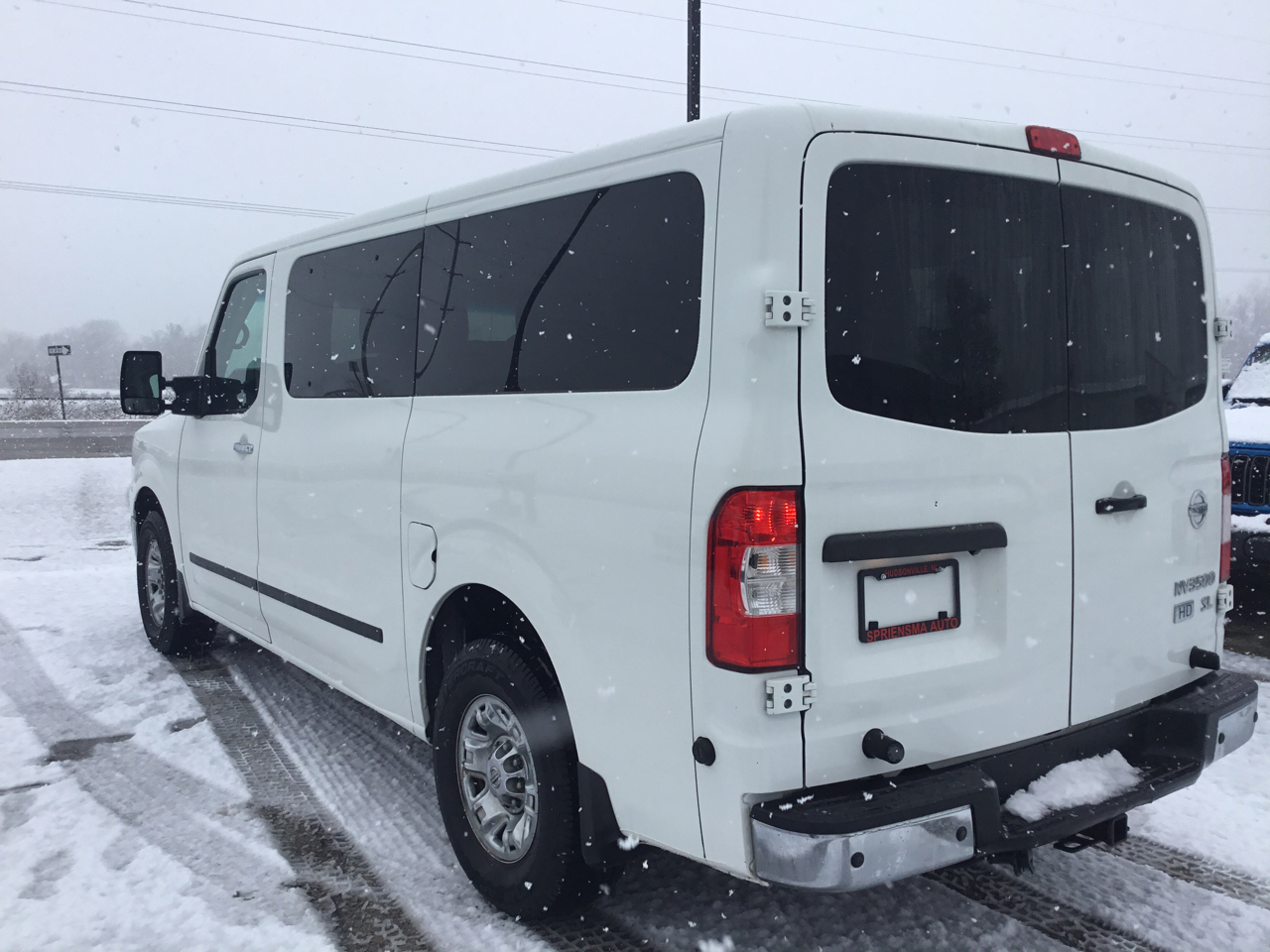 Nissan NV Passenger 3500 S V8 2016