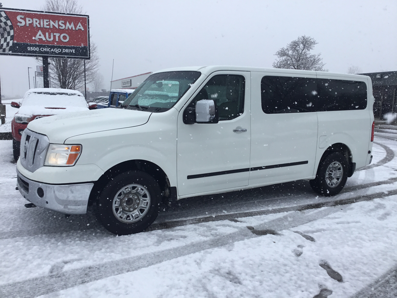 Nissan NV Passenger 3500 S V8 2016