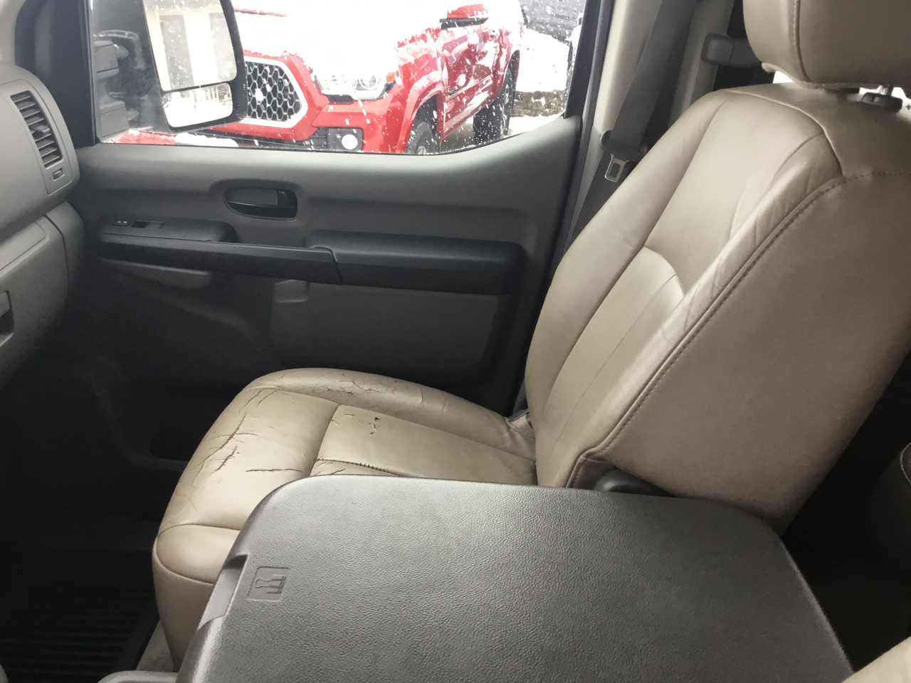 Nissan NV Passenger 3500 S V8 2016