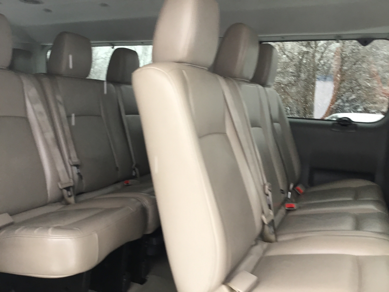 Nissan NV Passenger 3500 S V8 2016