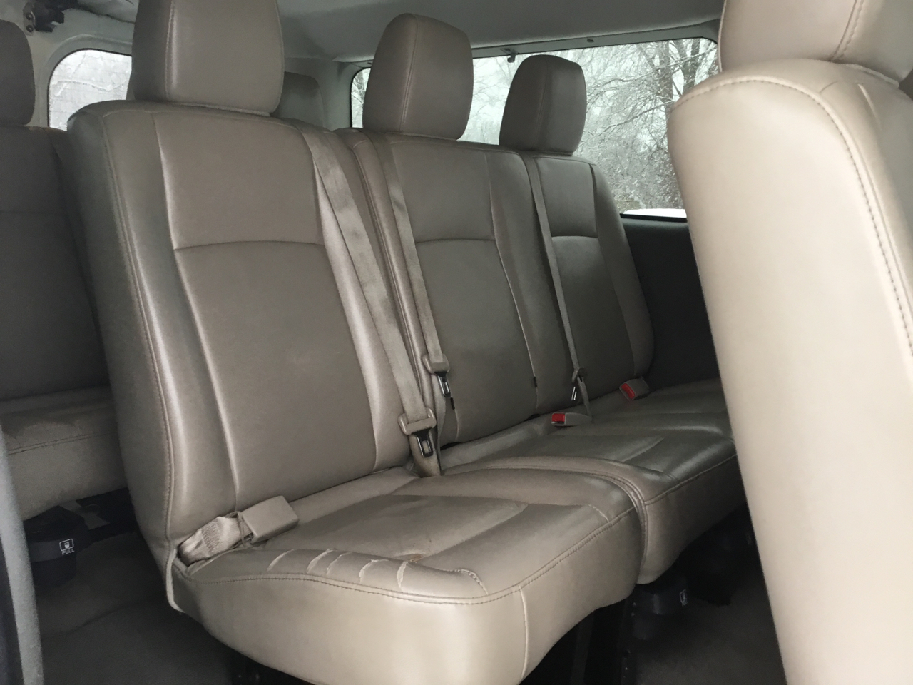 Nissan NV Passenger 3500 S V8 2016