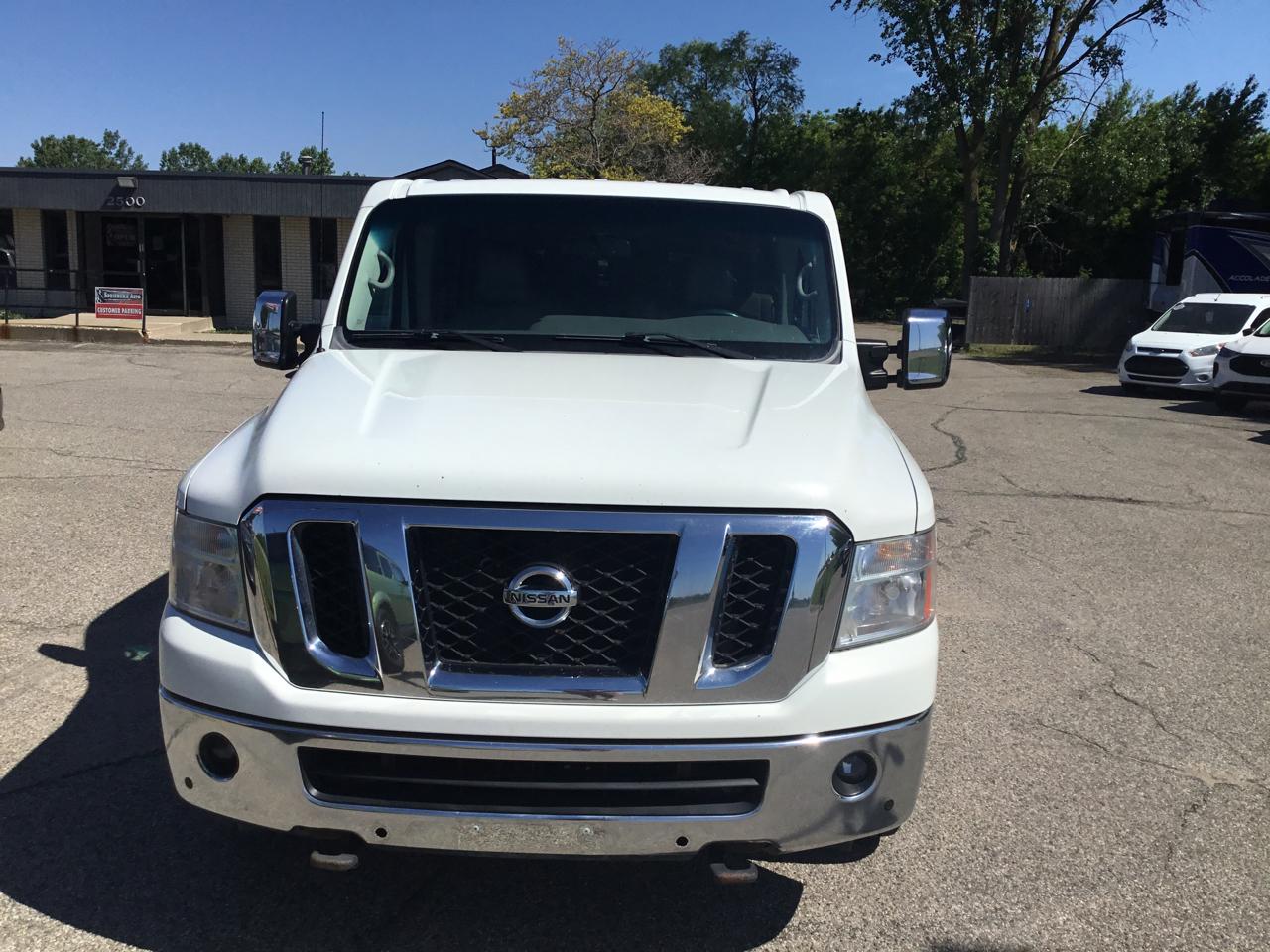 Nissan NV Passenger 3500 V8 SL 2016
