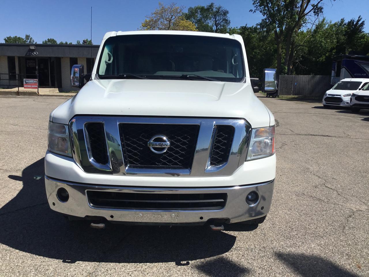 Nissan NV Passenger 3500 V8 SL 2016