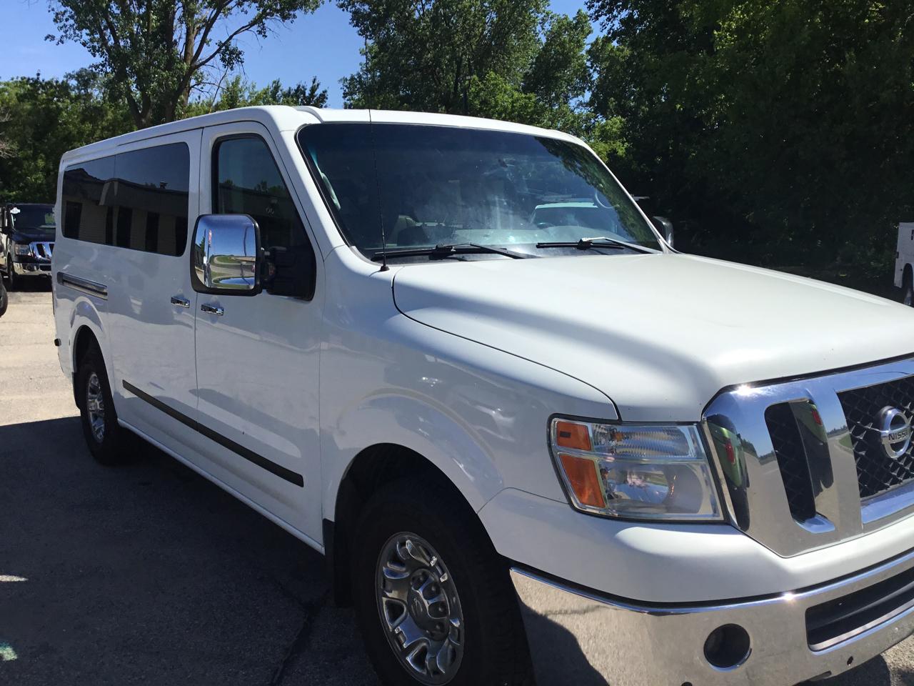 Nissan NV Passenger 3500 V8 SL 2016