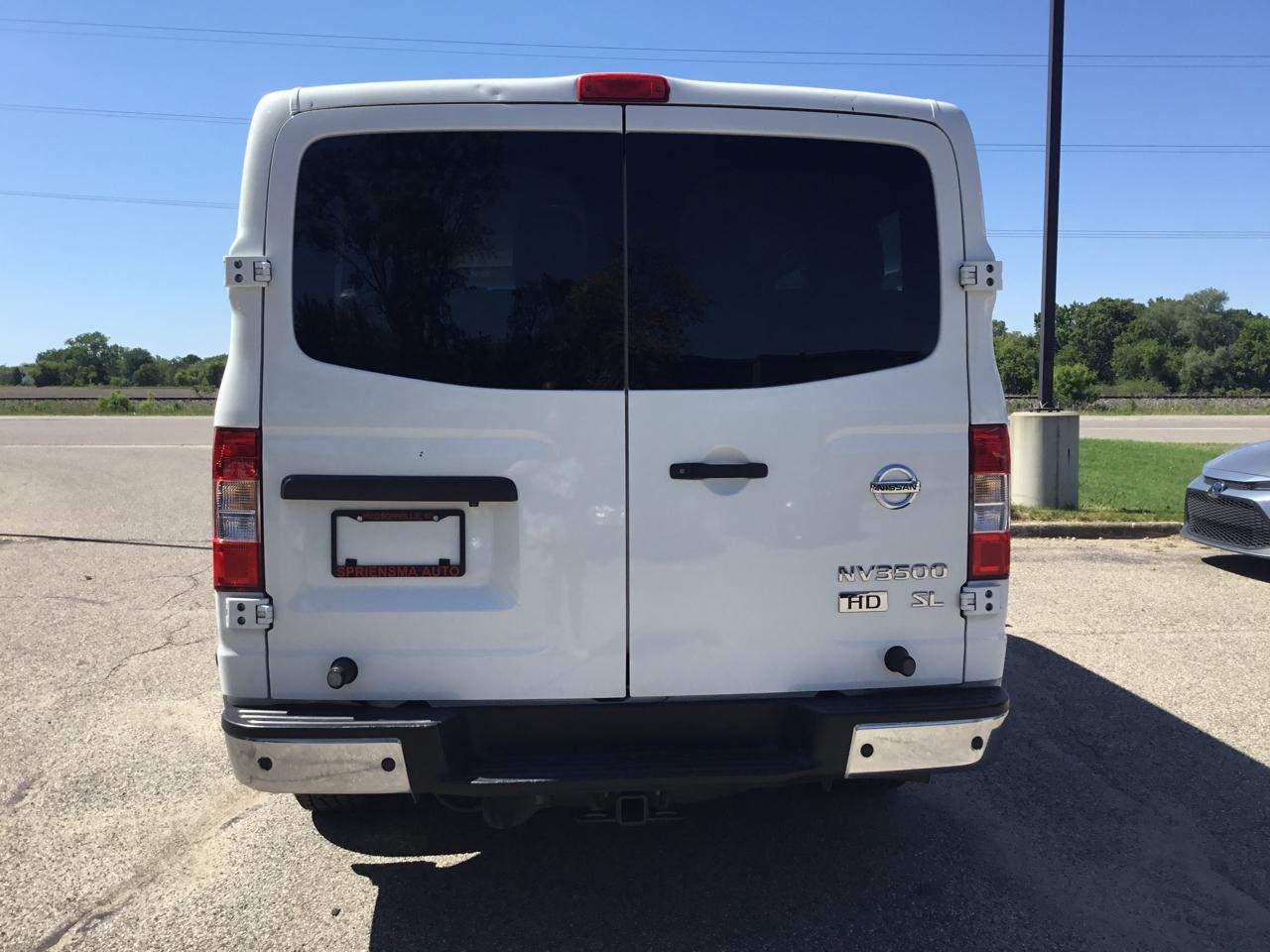 Nissan NV Passenger 3500 V8 SL 2016