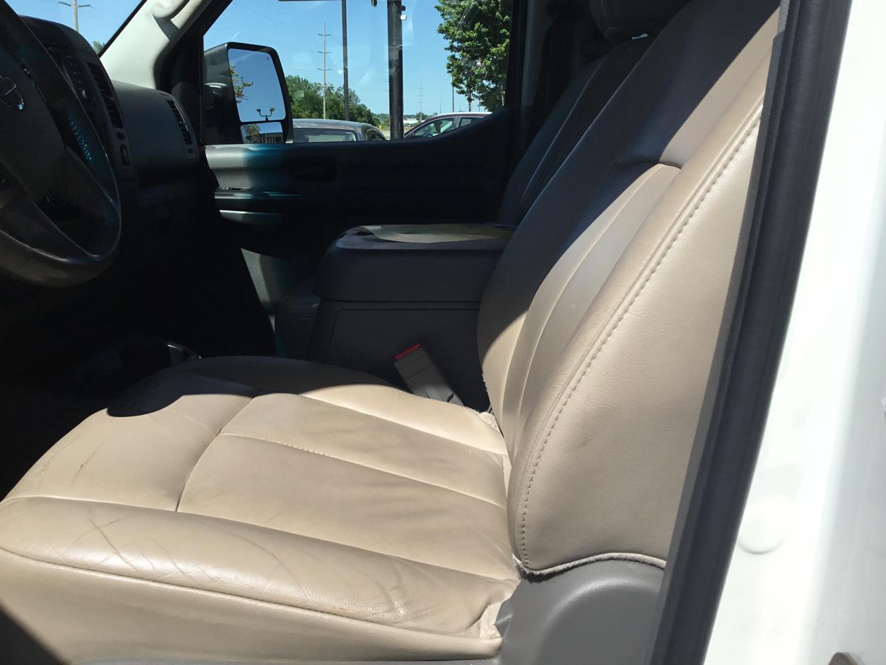 Nissan NV Passenger 3500 V8 SL 2016