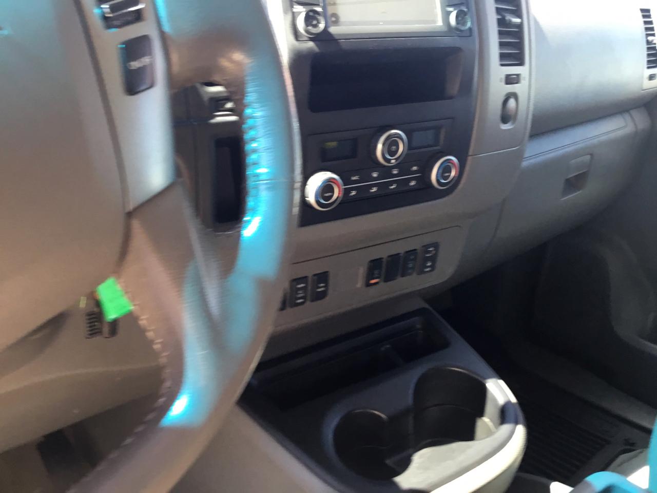 Nissan NV Passenger 3500 V8 SL 2016