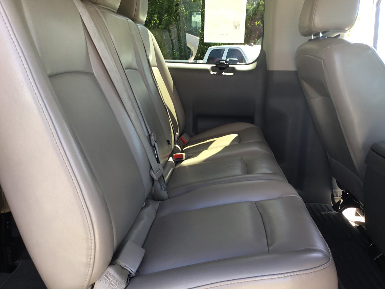 Nissan NV Passenger 3500 V8 SL 2016