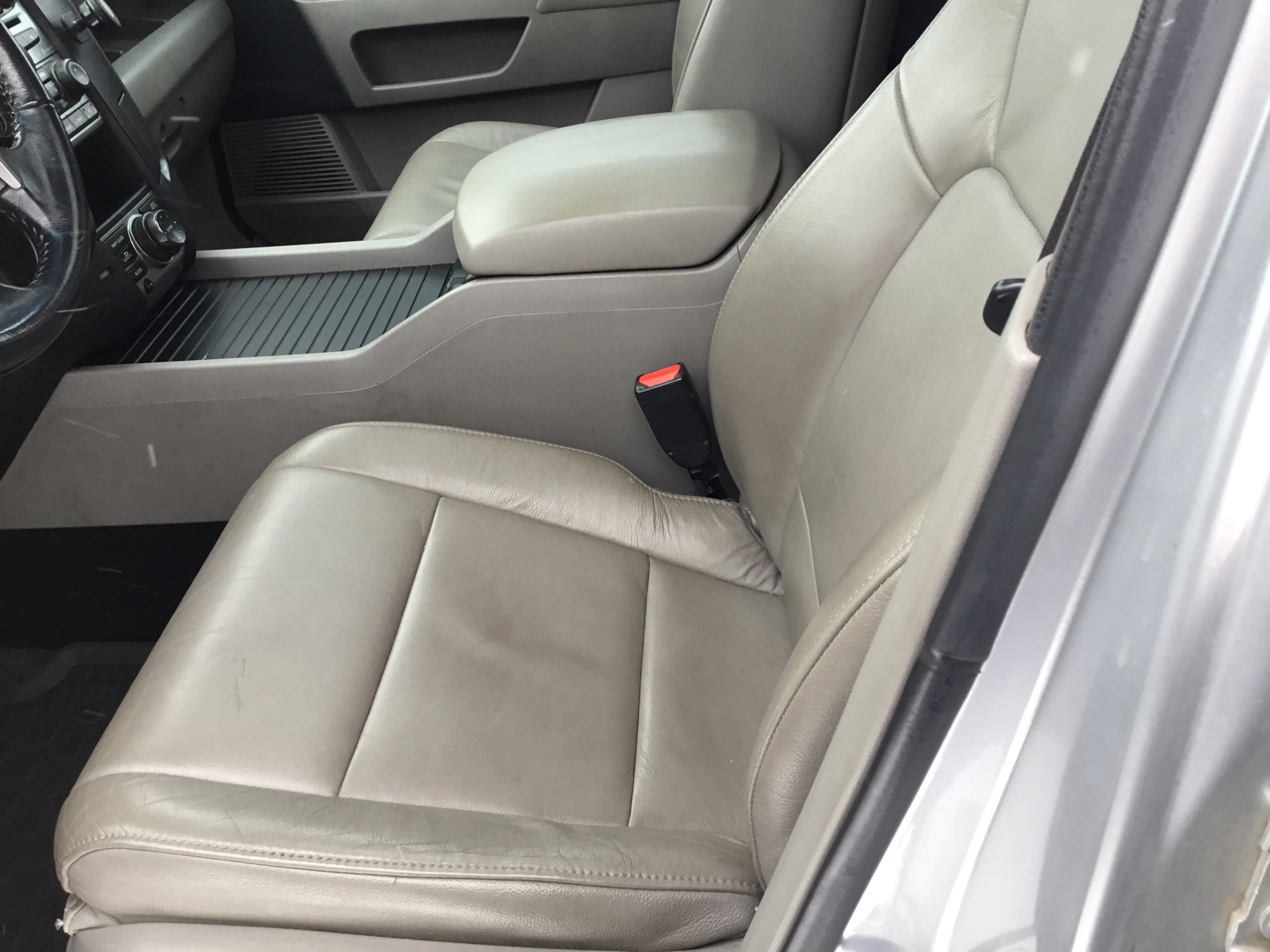 Honda Pilot Touring 4WD 5-Spd AT with DVD 2013