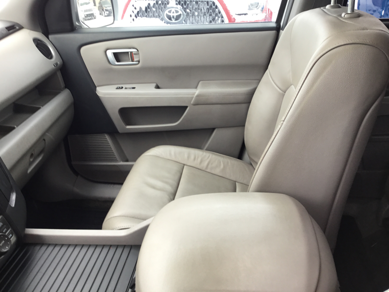 Honda Pilot Touring 4WD 5-Spd AT with DVD 2013