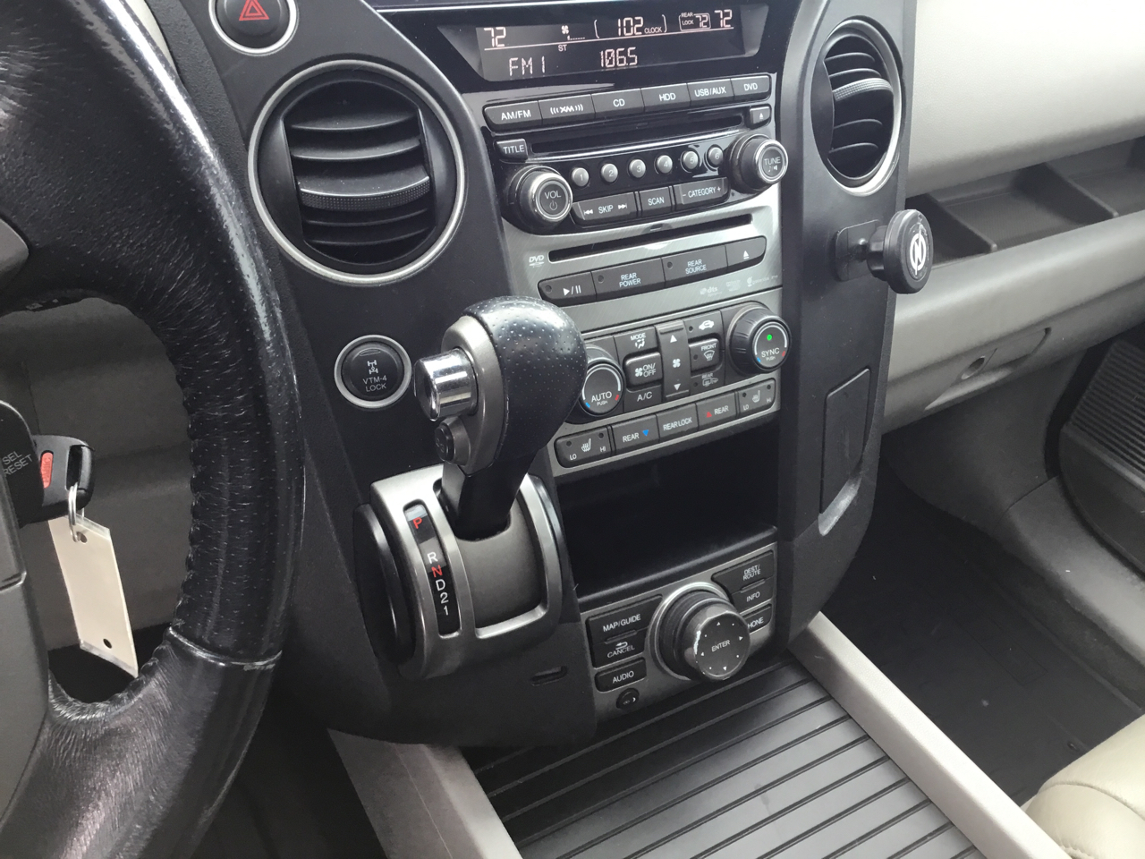 Honda Pilot Touring 4WD 5-Spd AT with DVD 2013