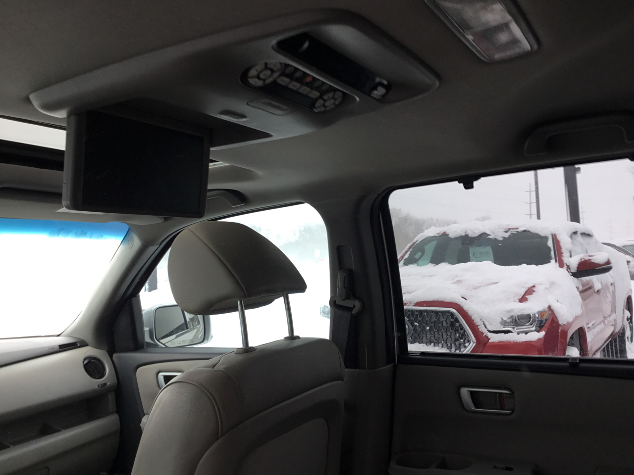 Honda Pilot Touring 4WD 5-Spd AT with DVD 2013