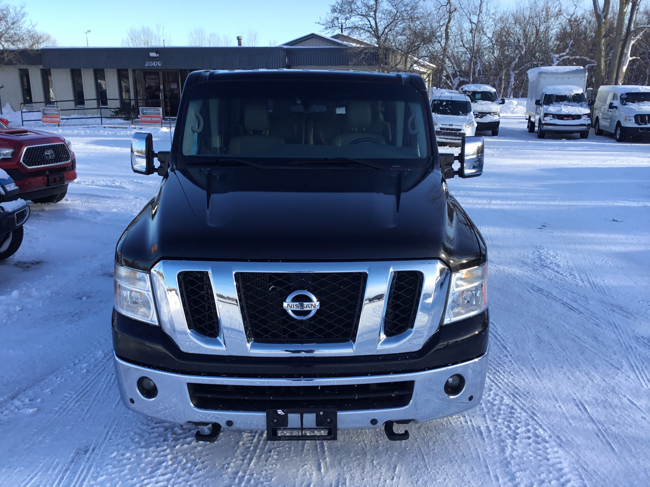 Nissan NV Passenger 3500 SL V8 2018