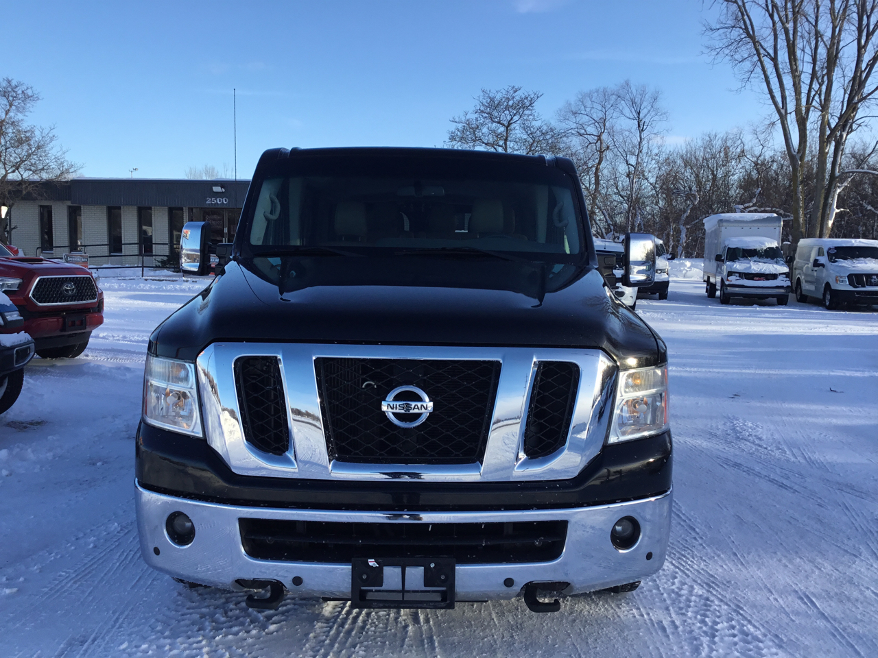Nissan NV Passenger 3500 SL V8 2018