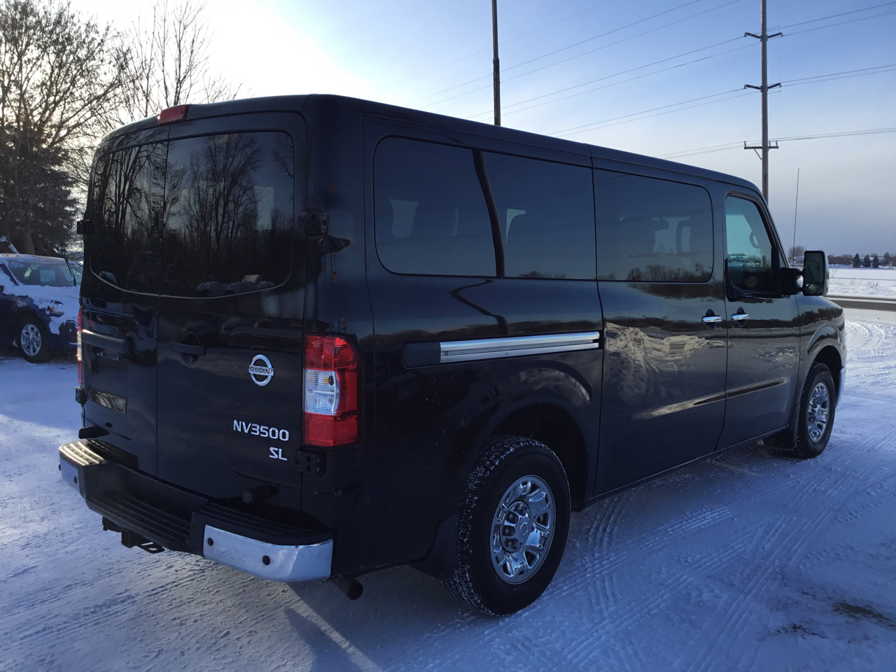 Nissan NV Passenger 3500 SL V8 2018