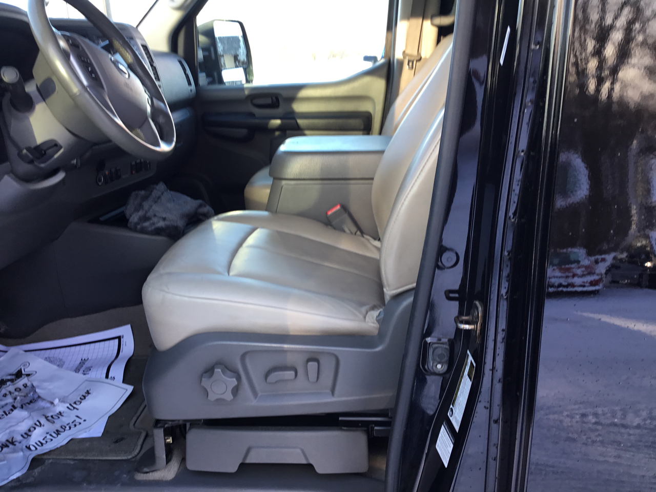 Nissan NV Passenger 3500 SL V8 2018