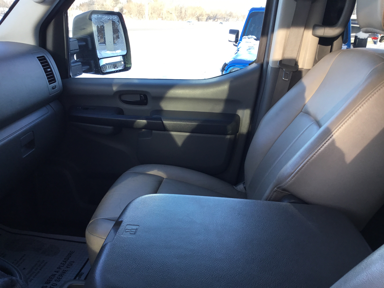 Nissan NV Passenger 3500 SL V8 2018
