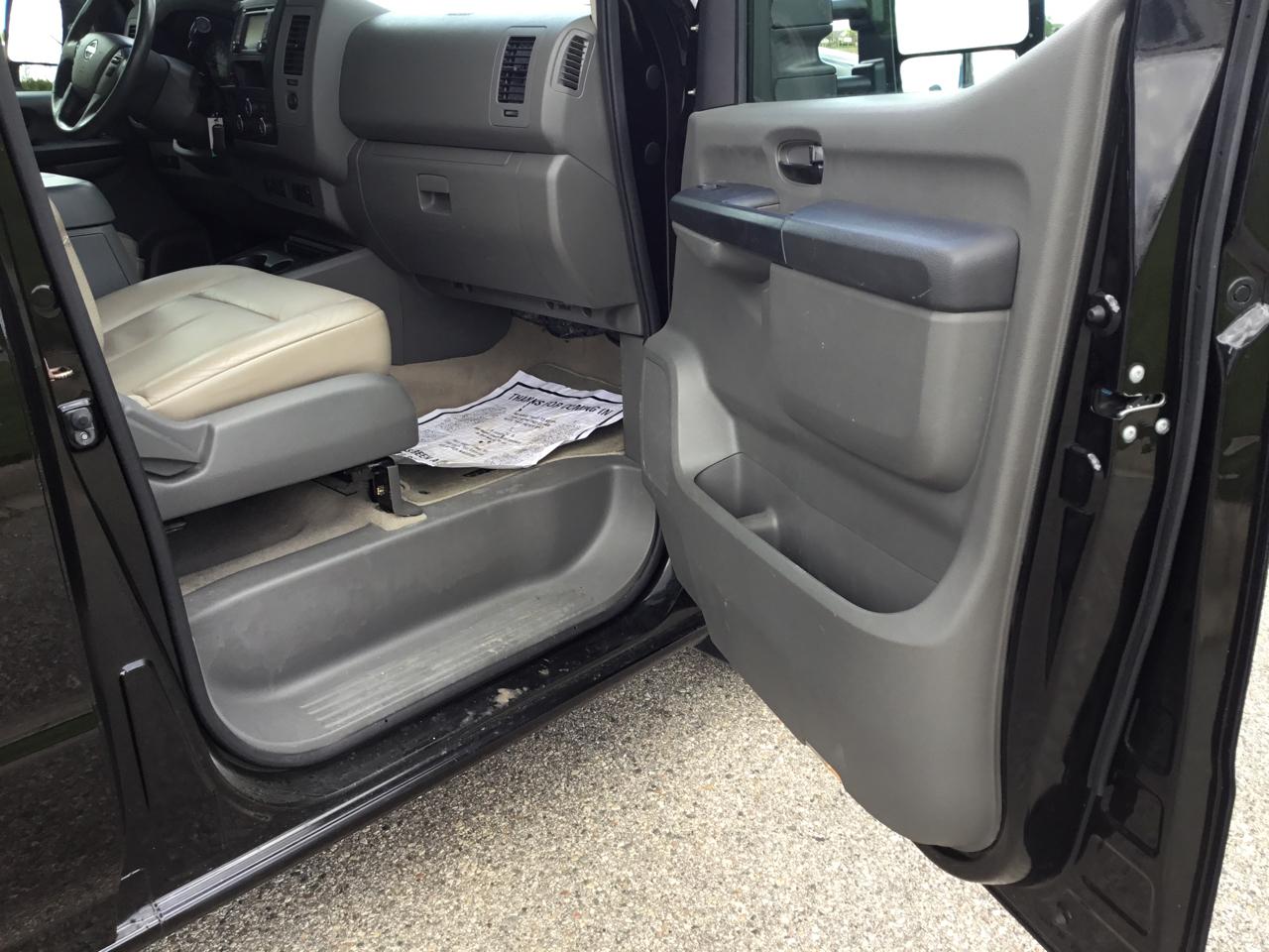 Nissan NV Passenger NV3500 HD SL V8 2018