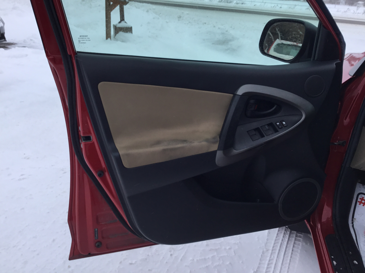 Toyota RAV4 Base I4 4WD 2011