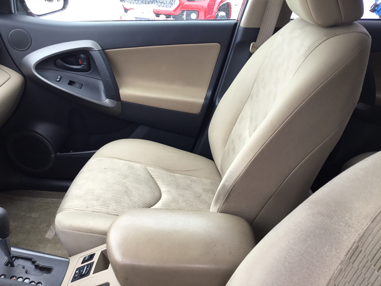 Toyota RAV4 Base I4 4WD 2011