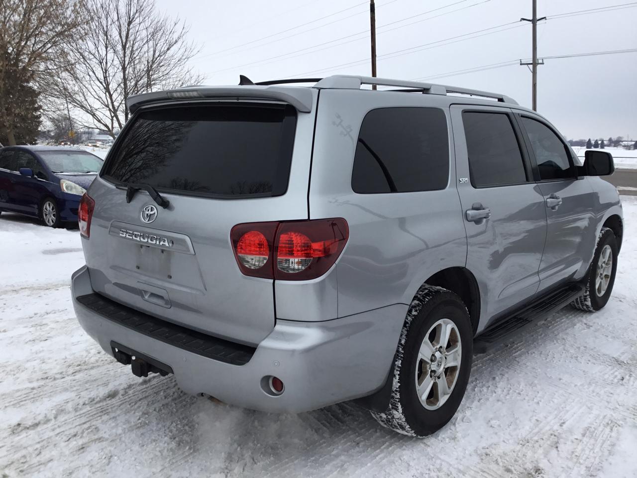 Toyota Sequoia SR5 5.7L 2WD 2019