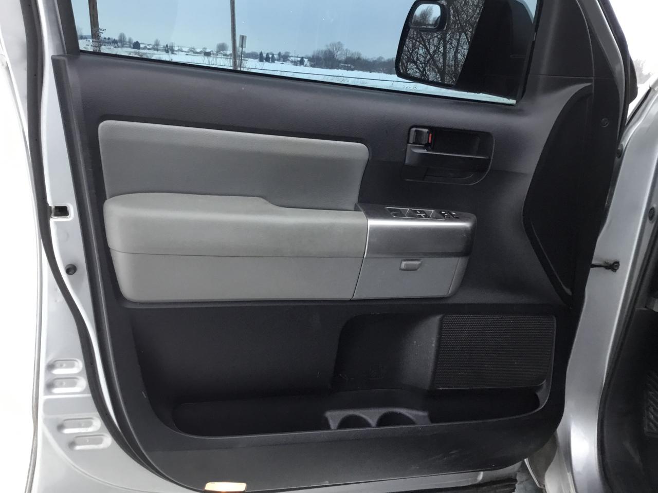 Toyota Sequoia SR5 5.7L 2WD 2019